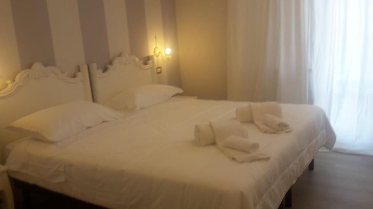 Brezza Marina Bed & Breakfast Marina Di Carrara Luaran gambar