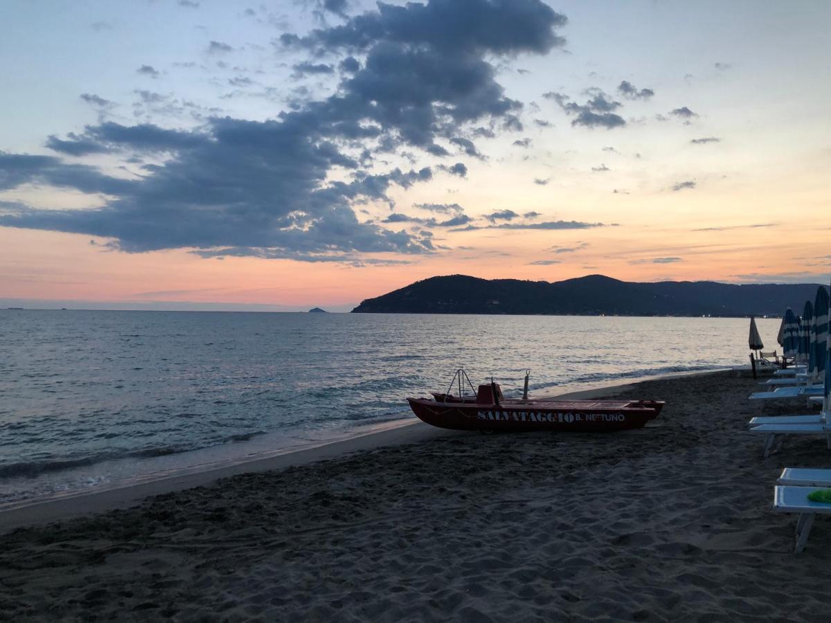 Brezza Marina Bed & Breakfast Marina Di Carrara Luaran gambar