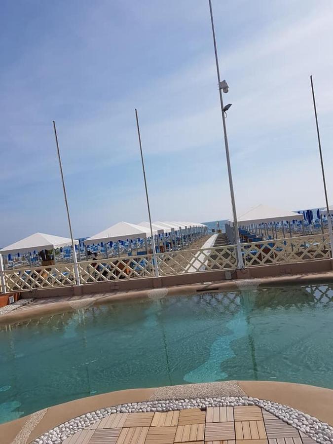 Brezza Marina Bed & Breakfast Marina Di Carrara Luaran gambar
